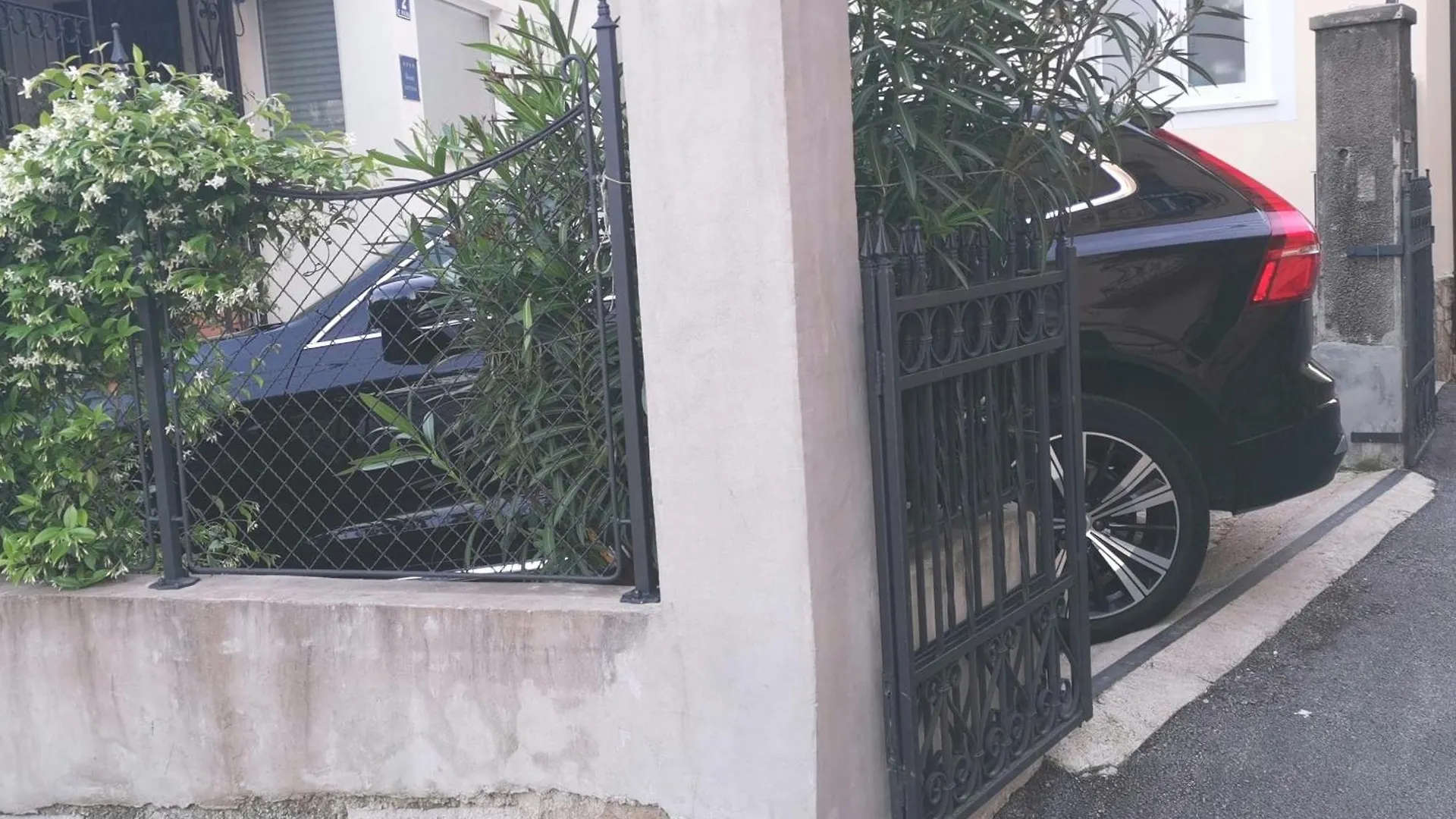 Secret Garden Apartment With Private Parking Space Opatija Croatia